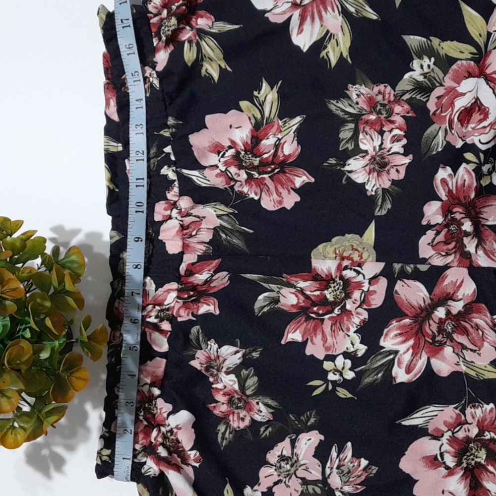 WOMENS FLORAL SHORTS 2XL - Picture 6 of 12
